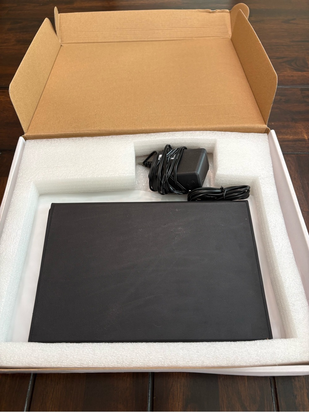 LED Portable Monitor / External Display - Picture 3 of 14
